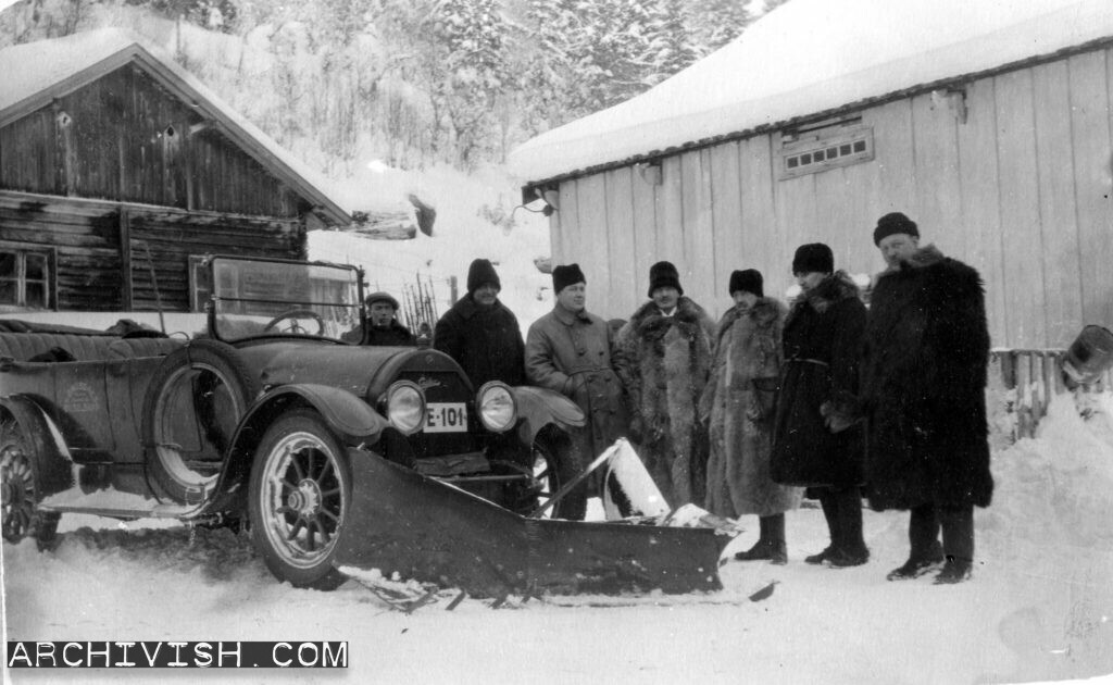 1926-01_Caddilac_with_Oeveraaen_Snowplough_PD-1024x630.jpg