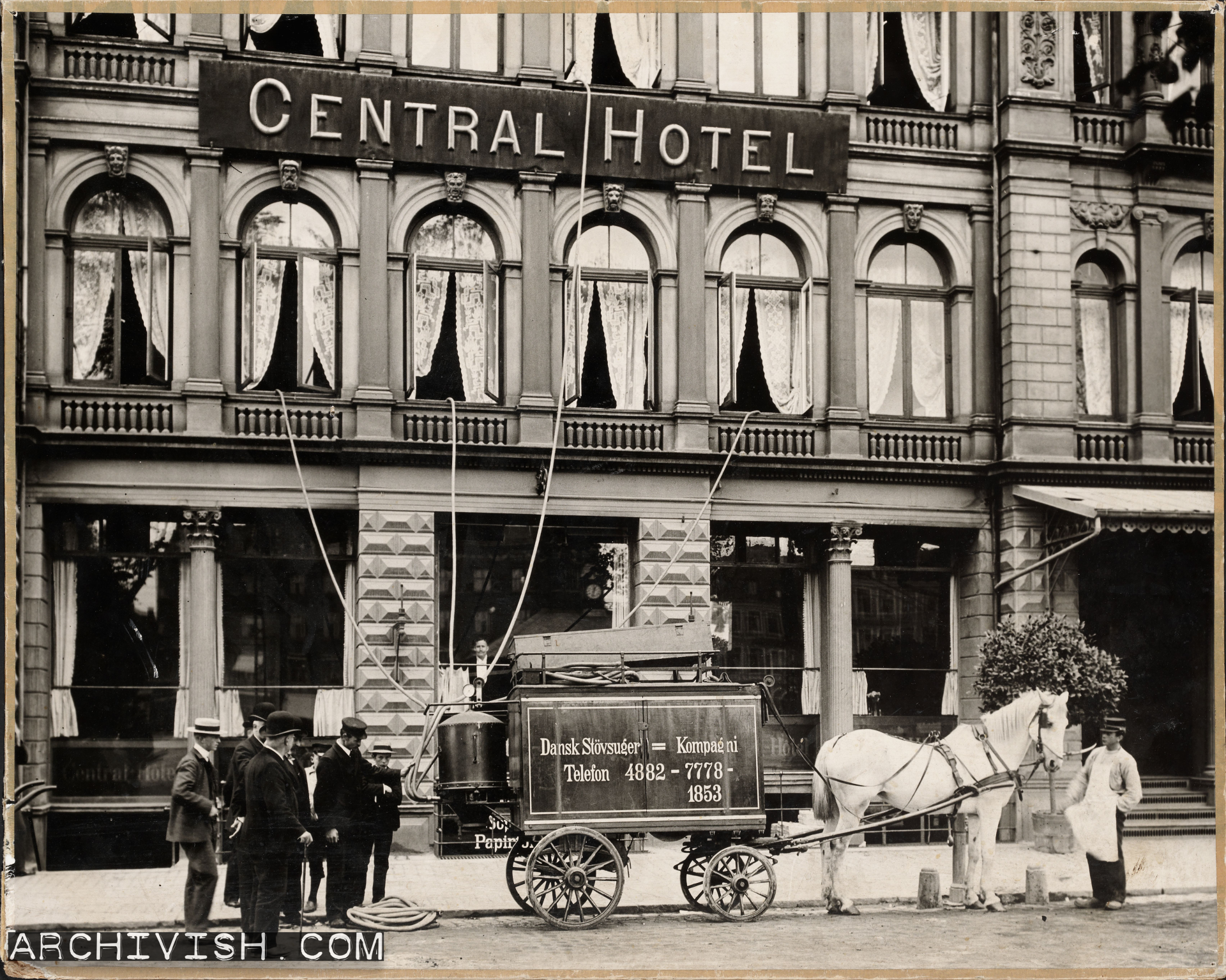 Central Hotel in Copenhagen, gets a vacuum cleaning by the horsedrawn Danish Vaccum Cleaner company "Dansk Stövsuger Kompagni" - 1904