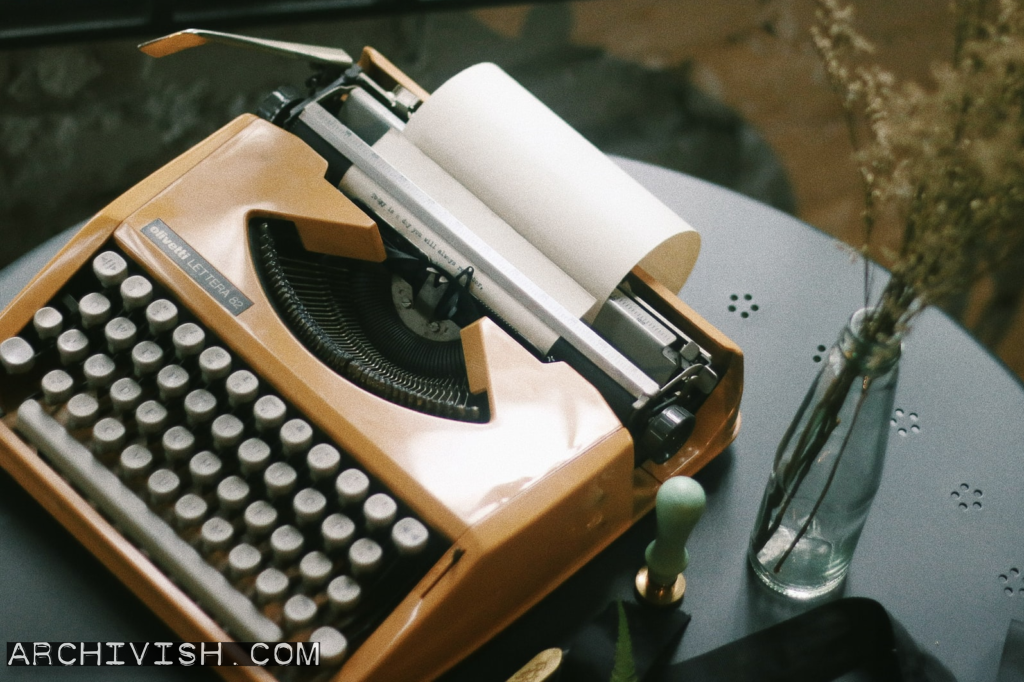 Olivetti Lettera 62 Typewriter