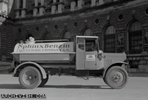 Fuel tanker with "Sphinx" petrol from the Austrian branch of Vacuum Oil Company - 1930s