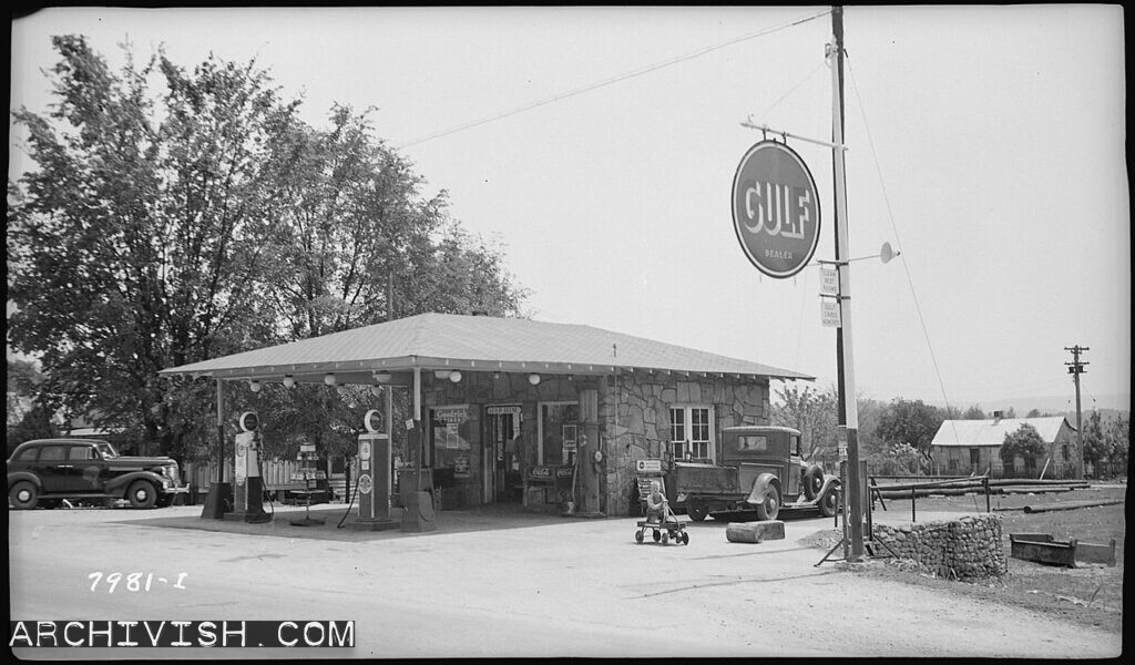 Gulf petrol station in Jasper, Tennessee - 1939