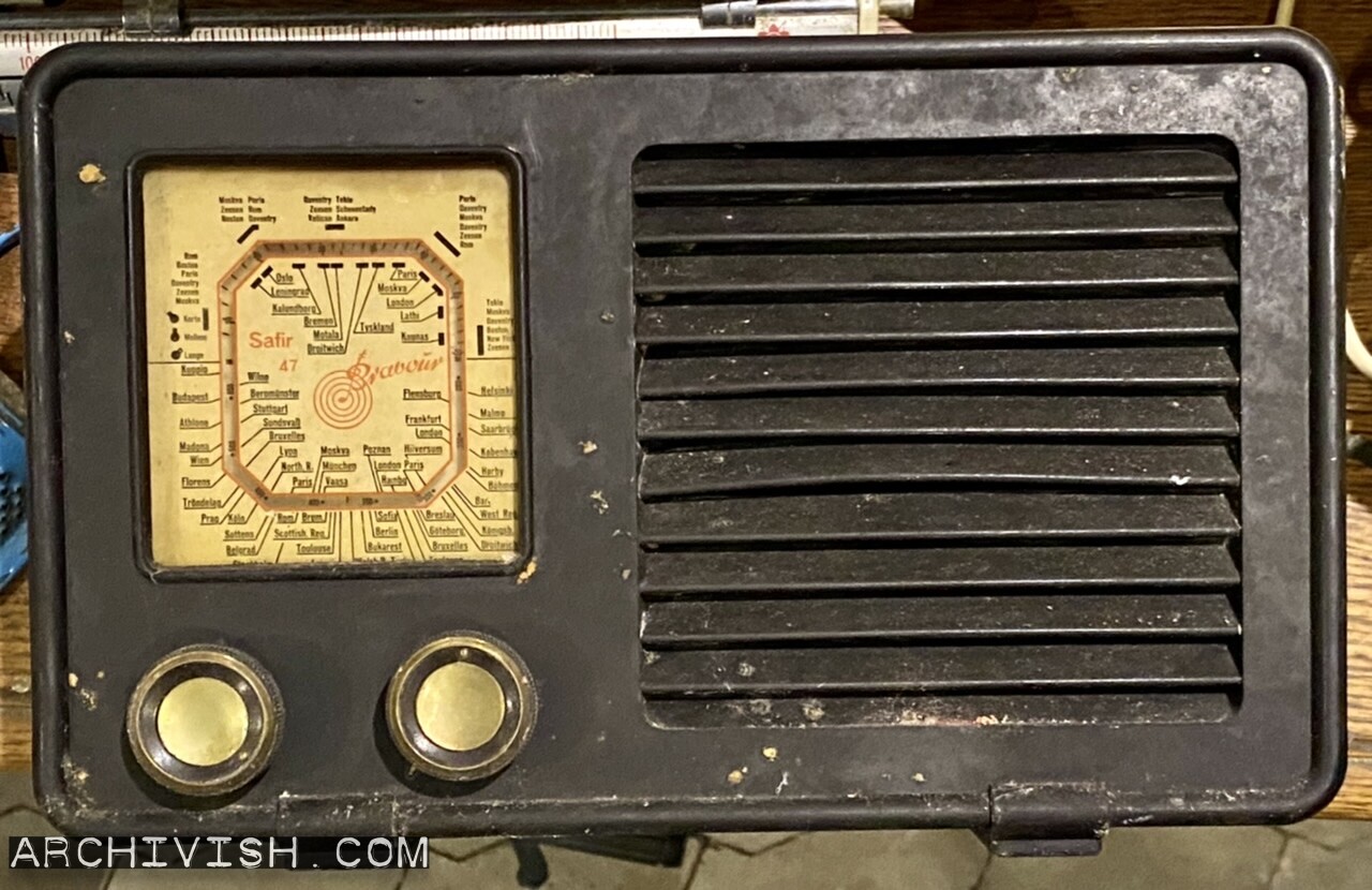 Safir 47 radio from the Danish radiofactory Bravour - 1940's